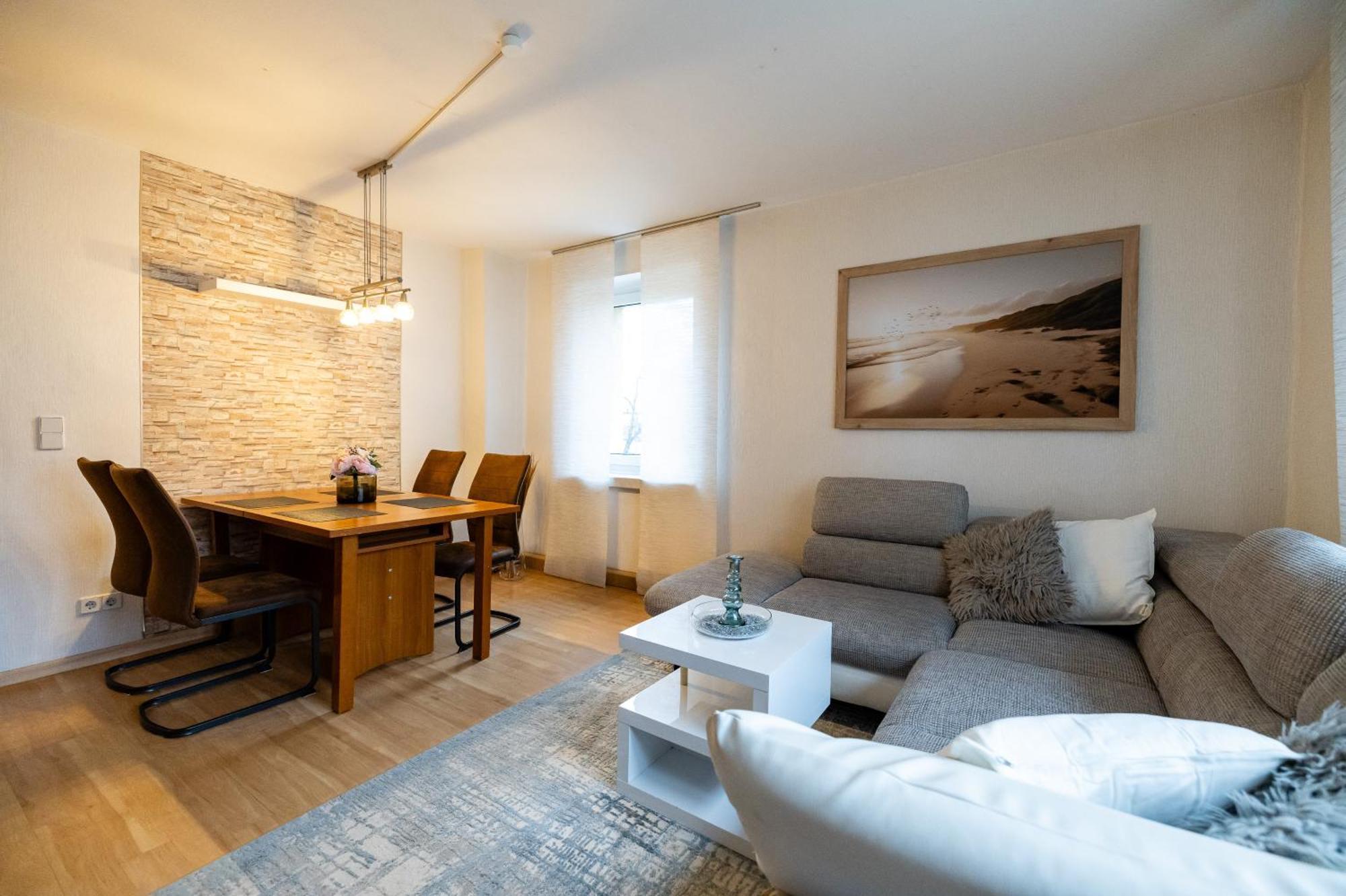 Moderne 4 Zimmer Wohnung Vollausgestattet Und Moebliert ハレ エクステリア 写真