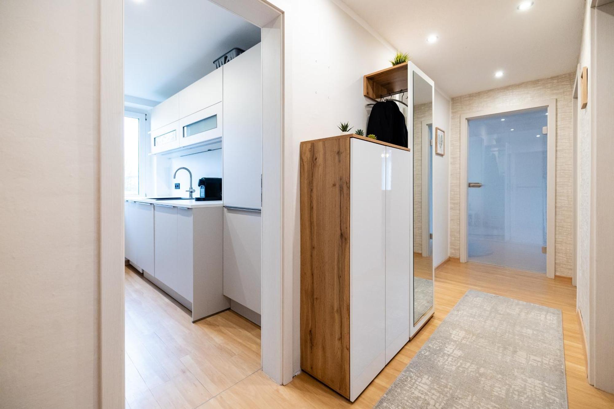 Moderne 4 Zimmer Wohnung Vollausgestattet Und Moebliert ハレ エクステリア 写真