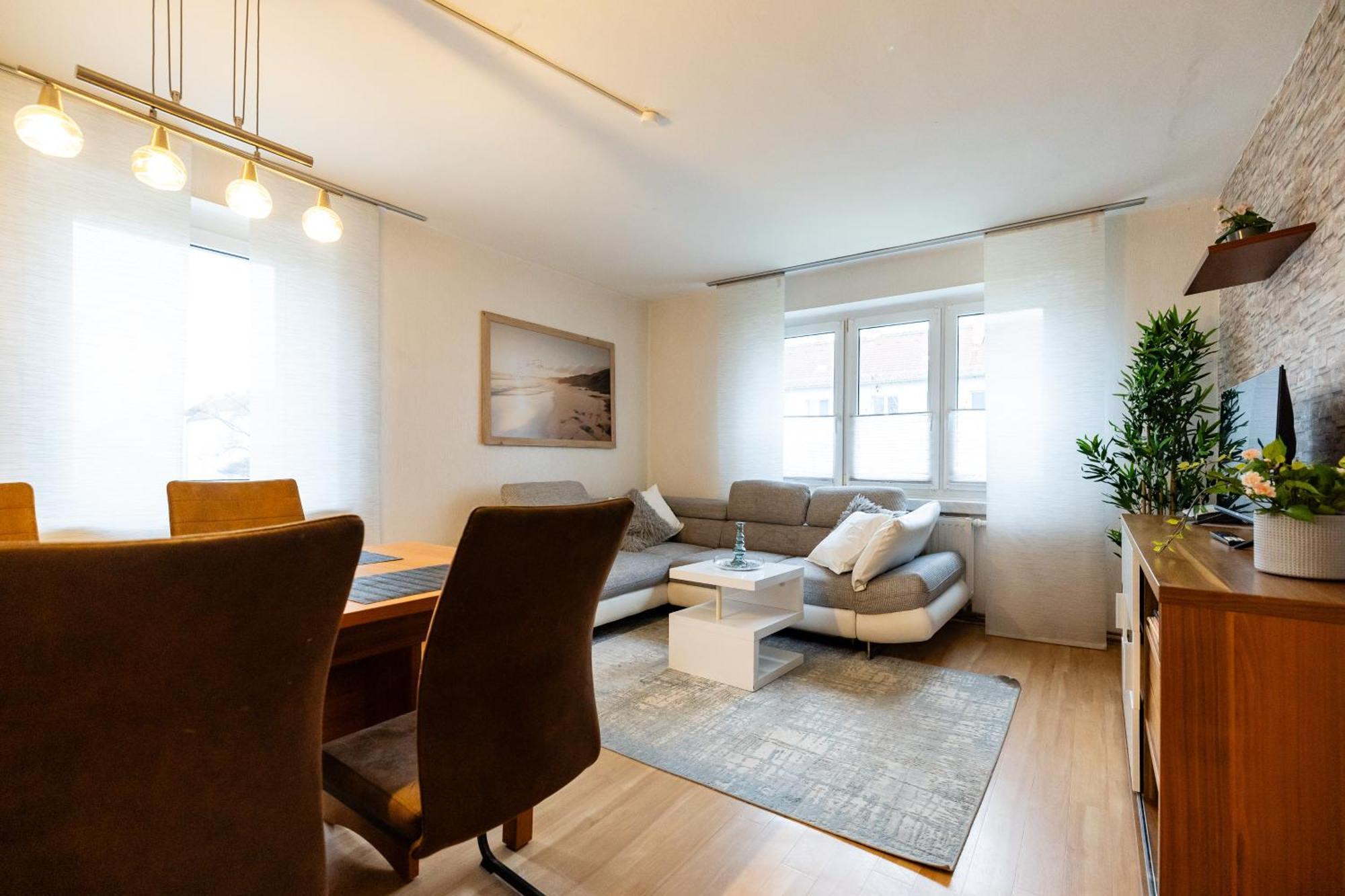 Moderne 4 Zimmer Wohnung Vollausgestattet Und Moebliert ハレ エクステリア 写真